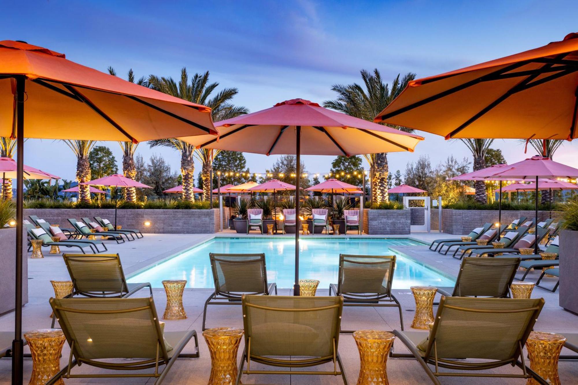 Heart Of North Hollywood 2 Bed Free Parking, Hot Tub, Pool, Gym *